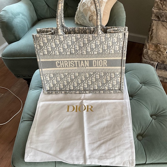 Dior tote - Picture 1 of 7